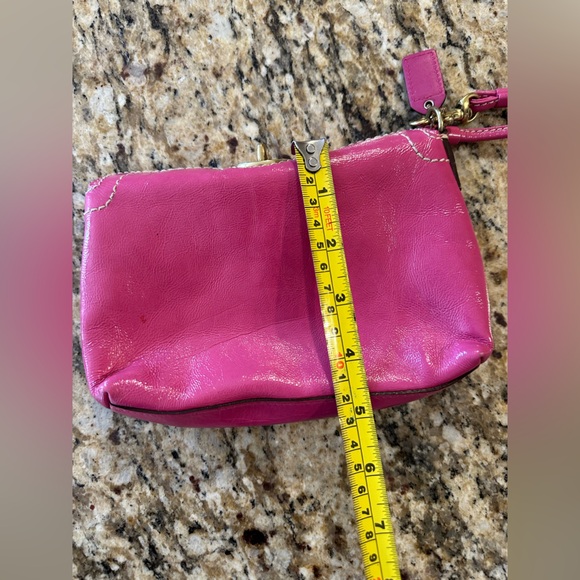 Coach Fuchsia Leather Wristlet with turn lock and hang tag EUC - Picture 8 of 9